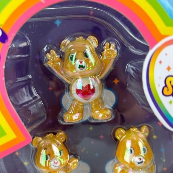 Care Bears Gold & Ruby Super Shiny Figure Set - Picture 4 of 12